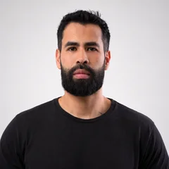 Retrato de Cleverson de Almeida, consultor independente de marketing e gestão comercial